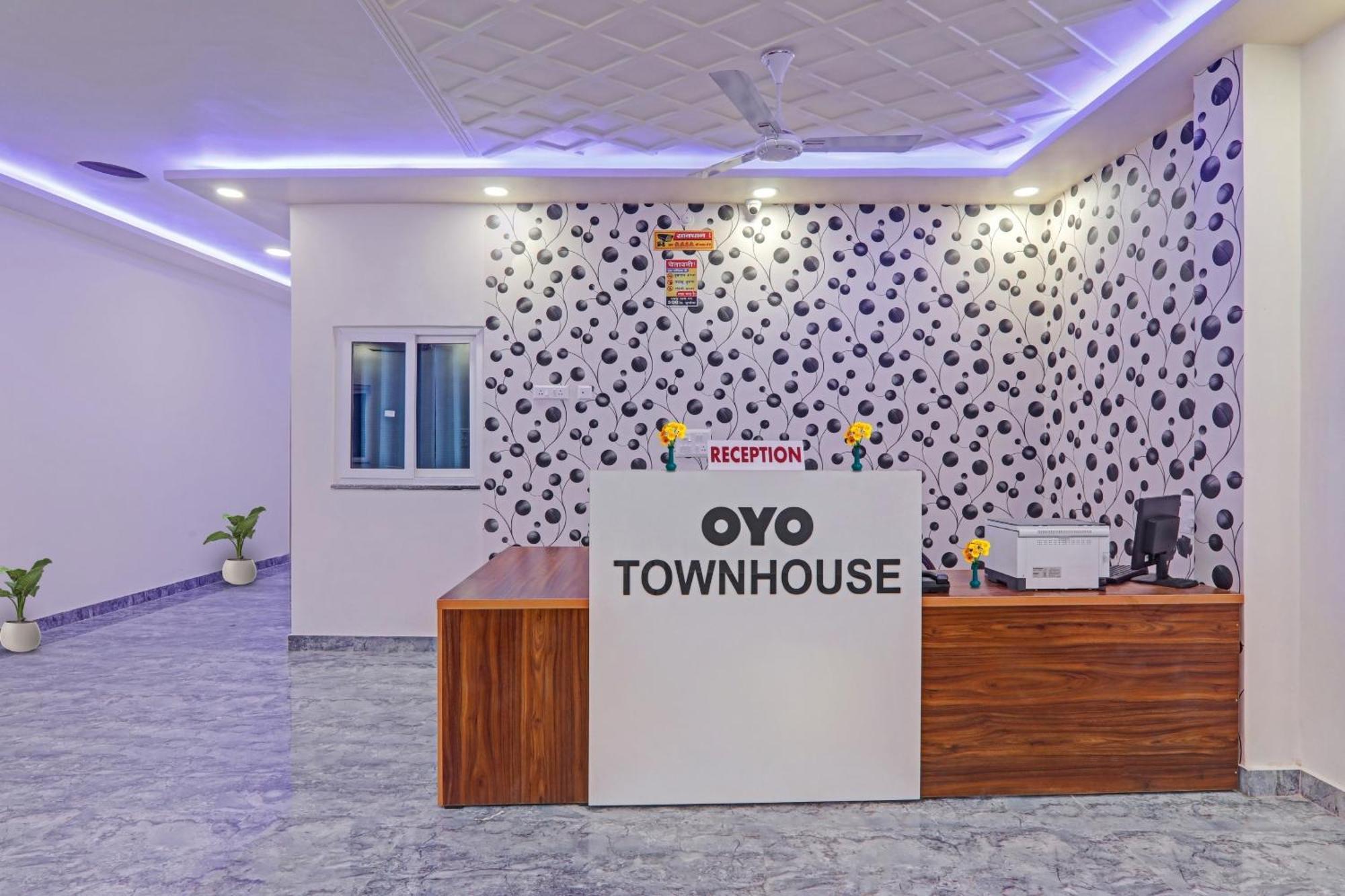 Townhouse P.S.Palace Near Amausi Metro Station Lucknow Exterior foto